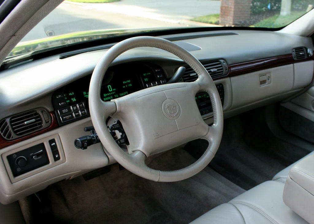 1999 Cadillac DeVille Sedan