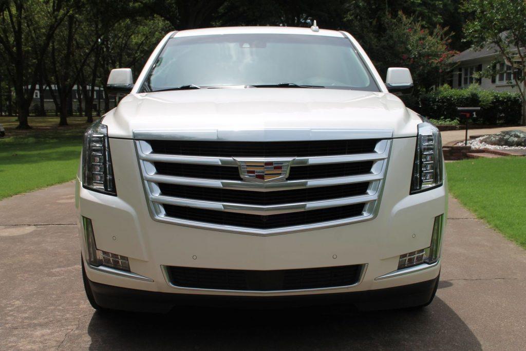 2015 Cadillac Escalade Premium – EXCELLENT CONDITION INSIDE AND OUT