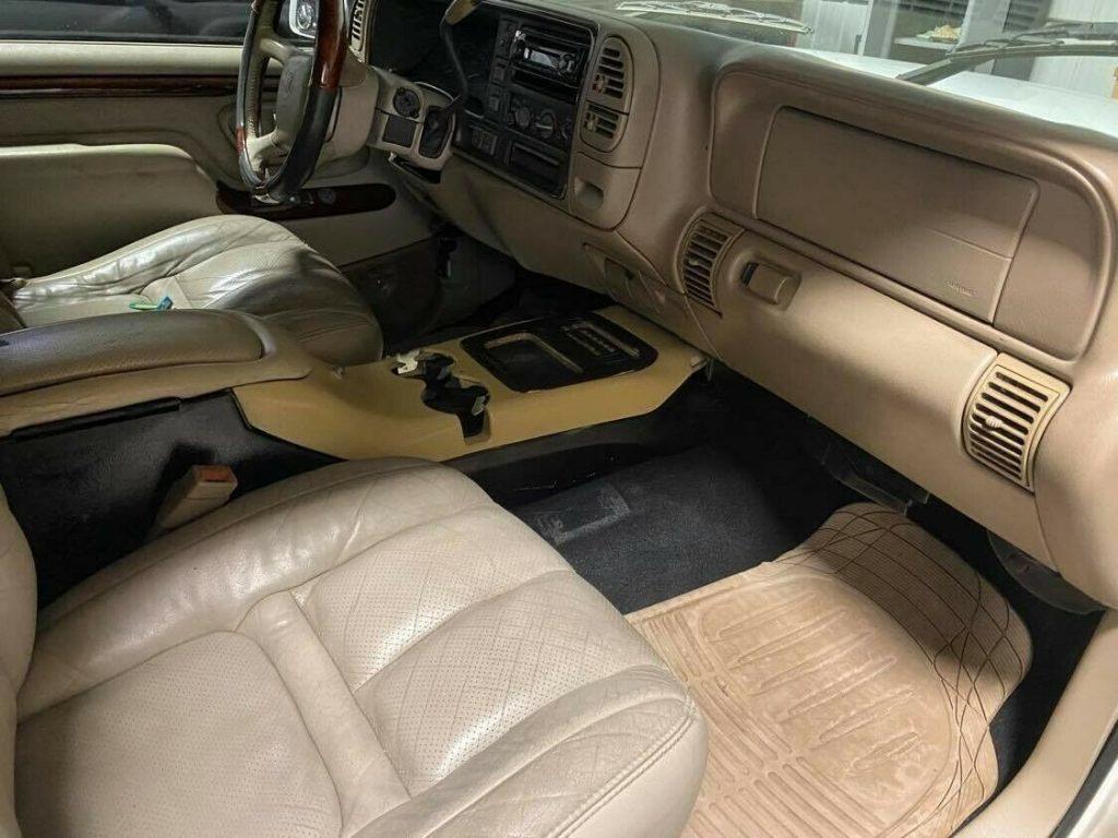 2000 Cadillac Escalade Limousine