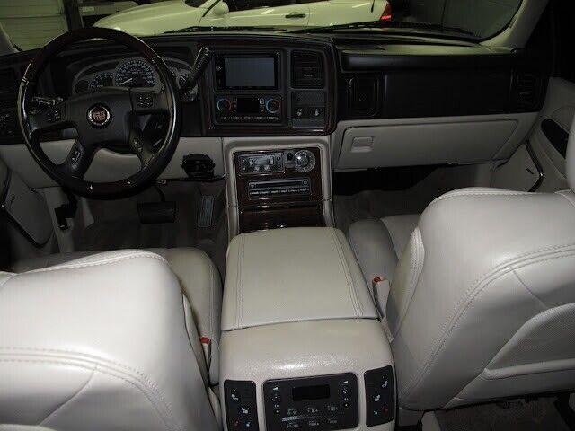 2004 Cadillac Escalade Platinum Edition AWD