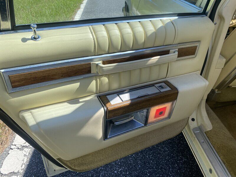 1984 Cadillac Sedan de Ville