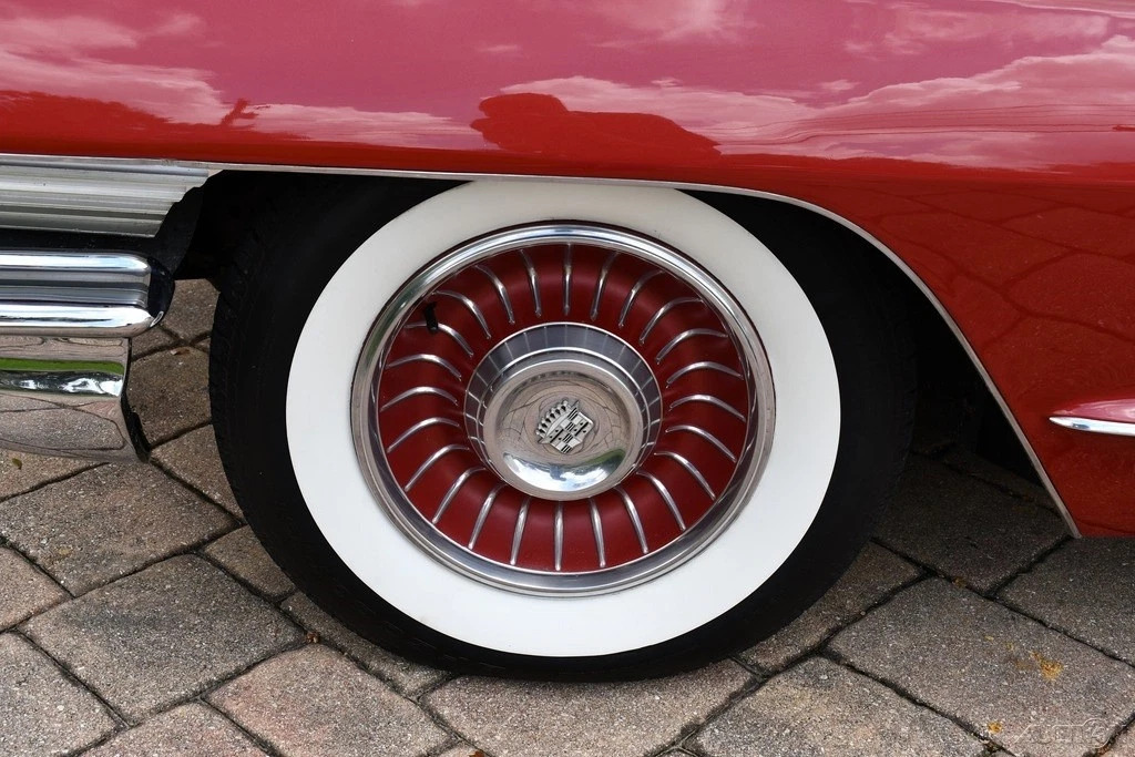 Simply Stunning Restored 1961 Cadillac Deville Convertible 390 v-8 Loaded a/c !!