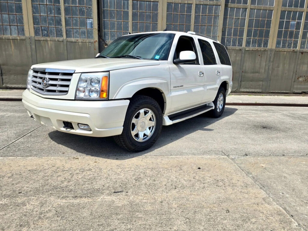 2004 Cadillac Escalade Pearl White SUV 6.0 Liter V8