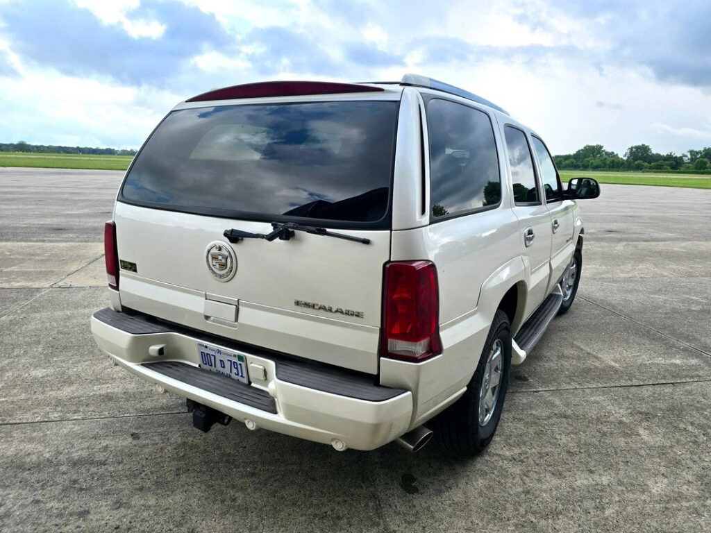 2004 Cadillac Escalade Pearl White SUV 6.0 Liter V8