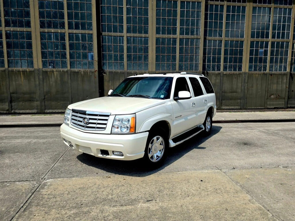 2004 Cadillac Escalade Pearl White SUV 6.0 Liter V8