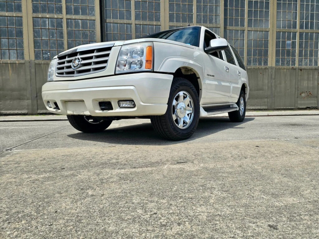 2004 Cadillac Escalade Pearl White SUV 6.0 Liter V8