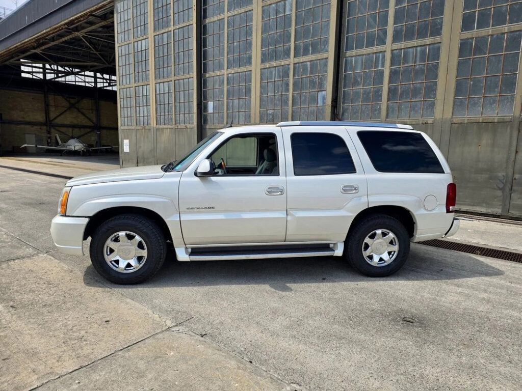 2004 Cadillac Escalade Pearl White SUV 6.0 Liter V8