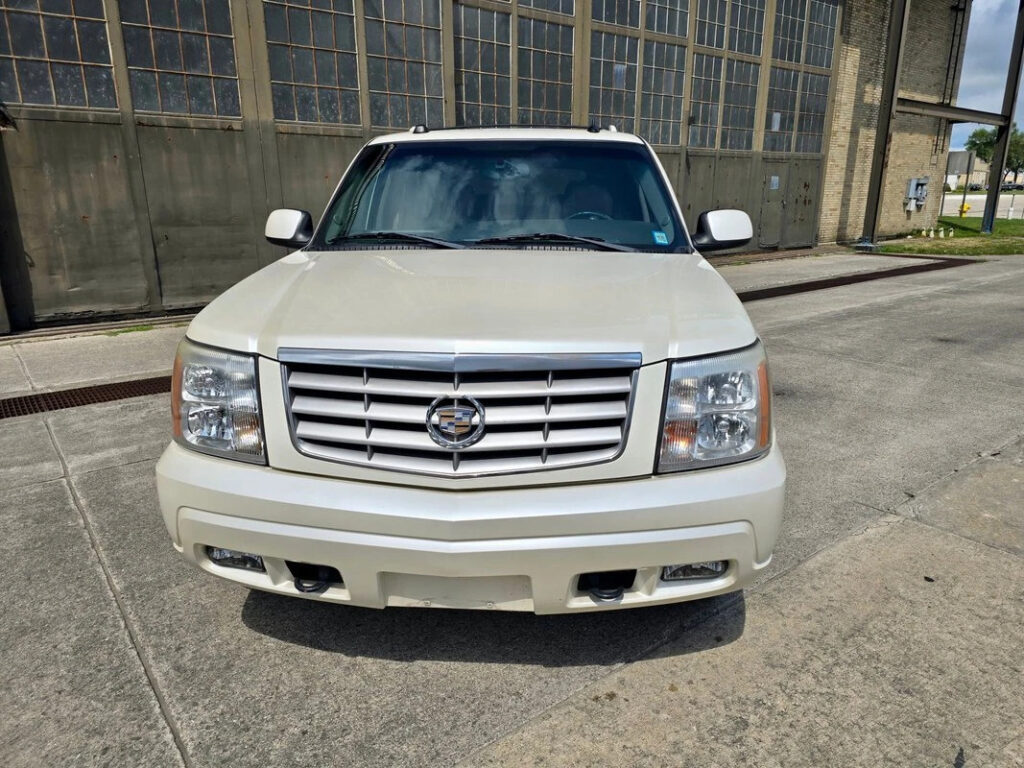 2004 Cadillac Escalade Pearl White SUV 6.0 Liter V8