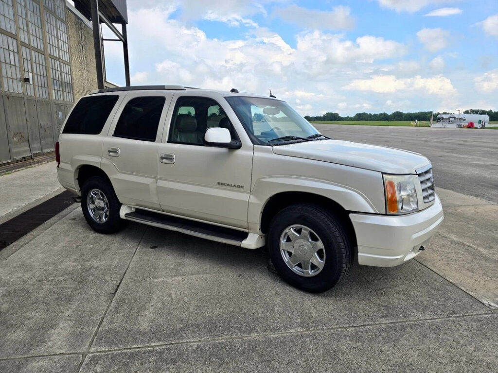 2004 Cadillac Escalade Pearl White SUV 6.0 Liter V8